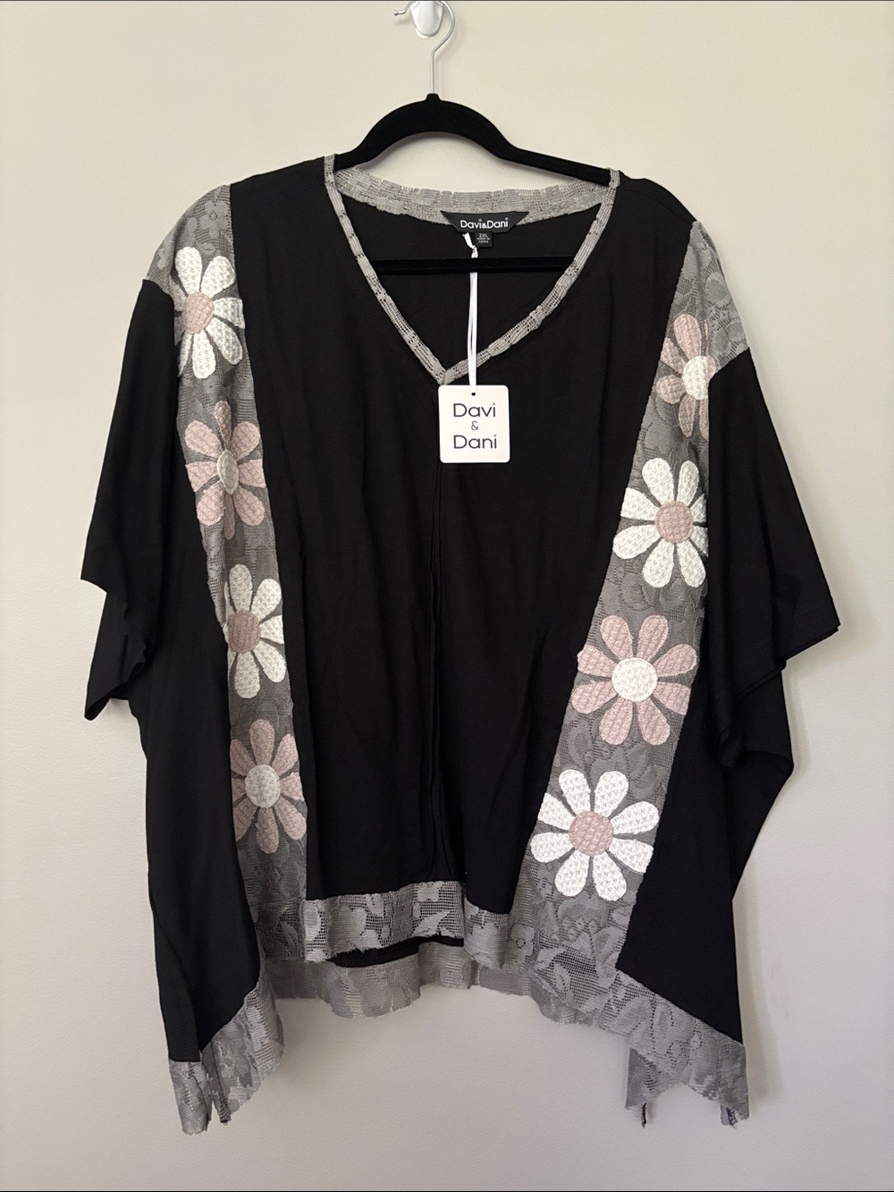 DAVI & DANI Black Floral-Trim top Cotton